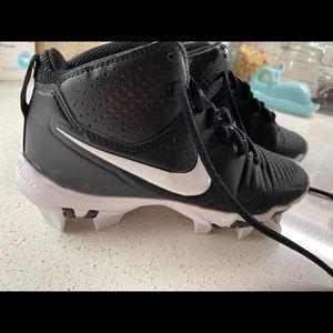 Nike Youth Cleats | High Rise Size 3